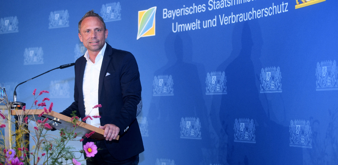 Thorsten Glauber, Bayerischer Staatsminister für Umwelt und Verbraucherschutz, bei der Verleihung des Bayerischen Klimaschutzpreises 2022